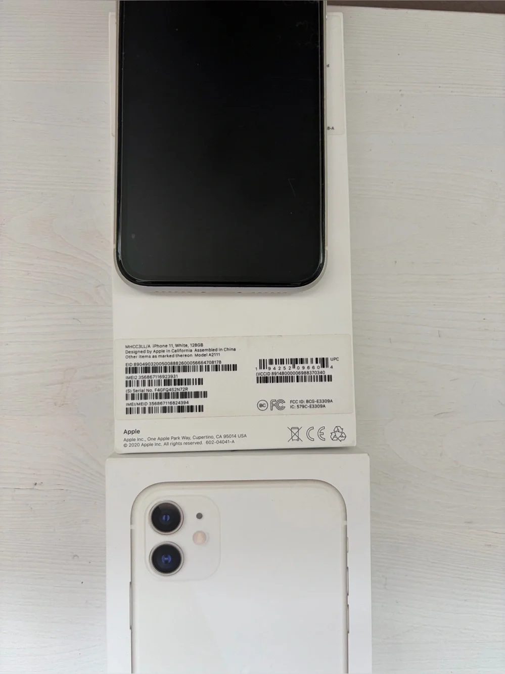 Apple iPhone 11 128GB White Unlocked — Minor Crack, Excellent Condition